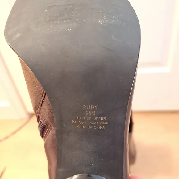 Hillard &amp; Hanson Mauve Chrome Leather 90s Witchy Going Out Ankle Boots Size 9.5M