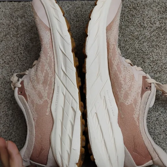 Hoka One One Speedgoat 5 Size 9.5B Women's Pink Running Shoes