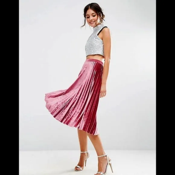 💥💖HOST PICK💖💥 STUNNING Pleated Midi Skirt in Velvet