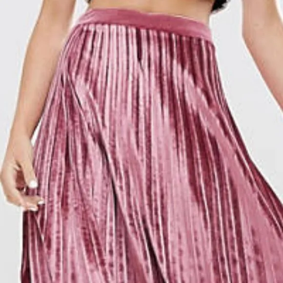 💥💖HOST PICK💖💥 STUNNING Pleated Midi Skirt in Velvet