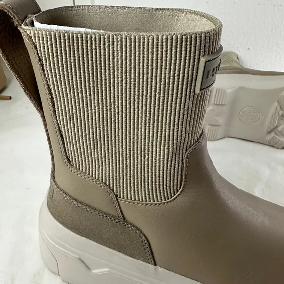 Hunter Explorer Chelsea Flatform Lug Boot Tan Ankle Boots Women’s Size 6 NWOB