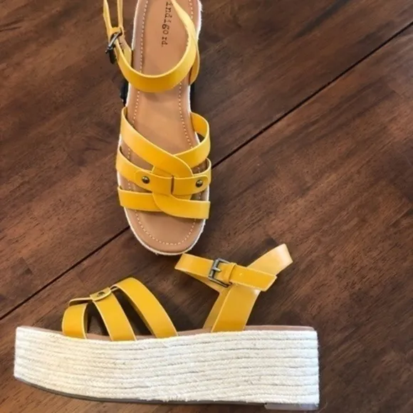 Indigo Rd. Hemsley Platform Sandals