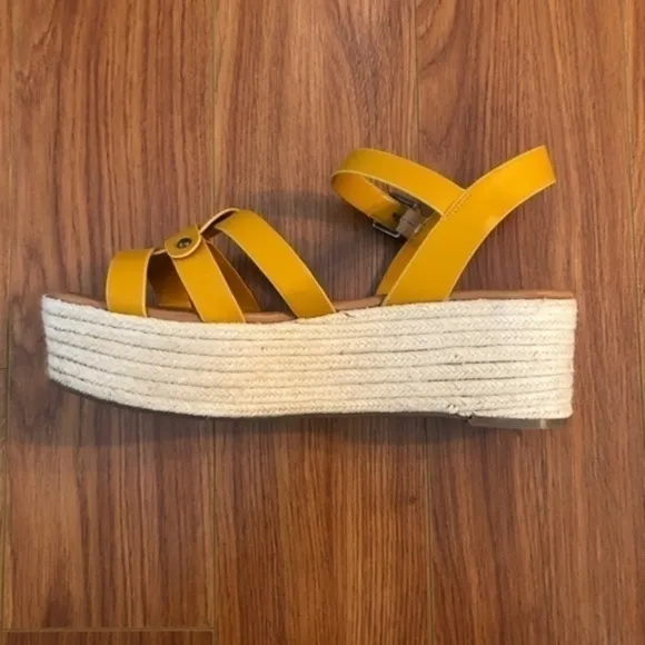 Indigo Rd. Hemsley Platform Sandals