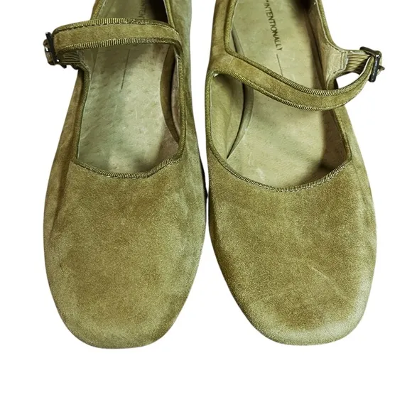 Intentionally Blank NWOB Olive Green Mustard Suede Kemp Mary Jane Shoes 8
