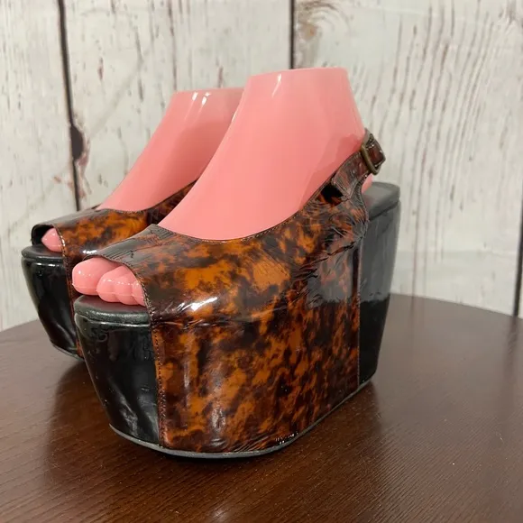 JEFFREY CAMPBELL BRANDIE black brown patent leather platform sandals 7.5 GUC