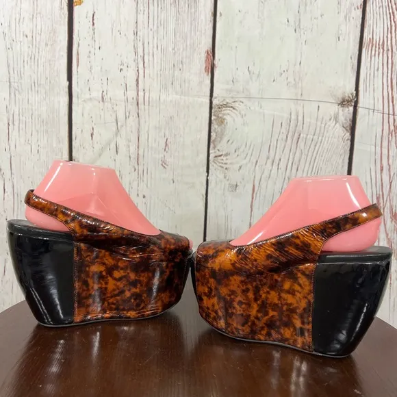 JEFFREY CAMPBELL BRANDIE black brown patent leather platform sandals 7.5 GUC