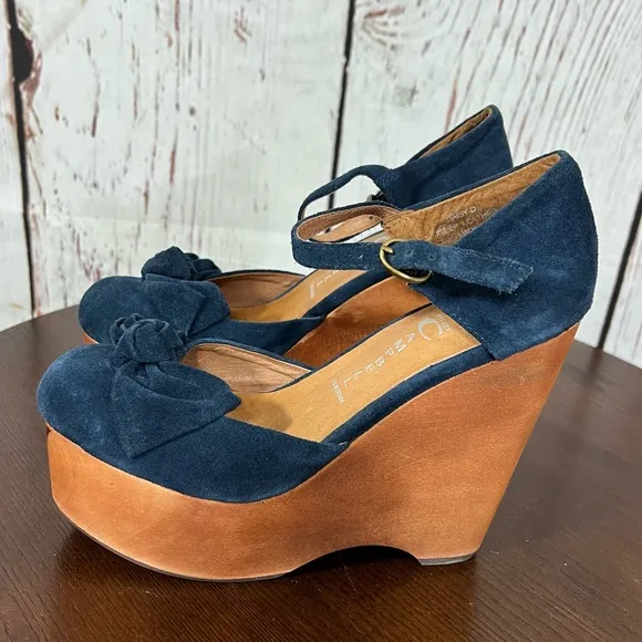 JEFFREY CAMPBELL DAISY D  D’orsay Navy Suede Wedge platforms size 7 EUC