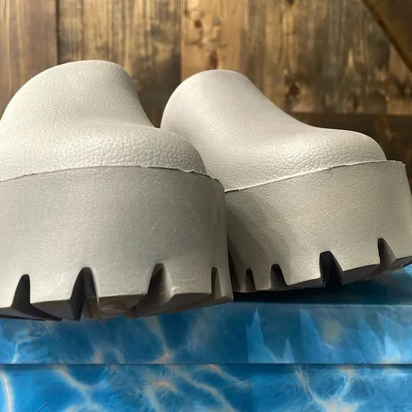 JEFFREY CAMPBELL x FREE PEOPLE Clogge Platform Mules