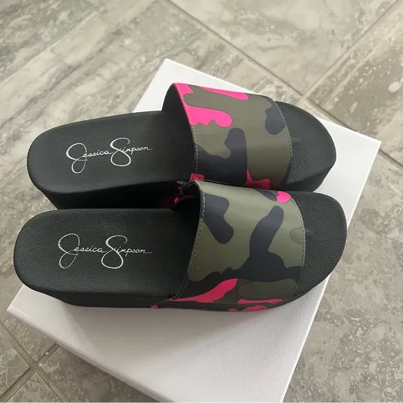 Jessica Simpson Camo Slide Platform Sandals, Size 8 New in Box