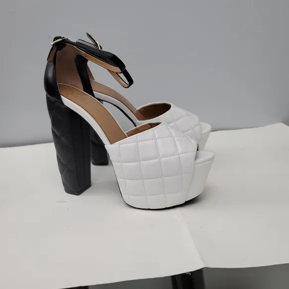 Jessica Simpson Women's Dameka Ankle Strap Platform Sandal Wedge
