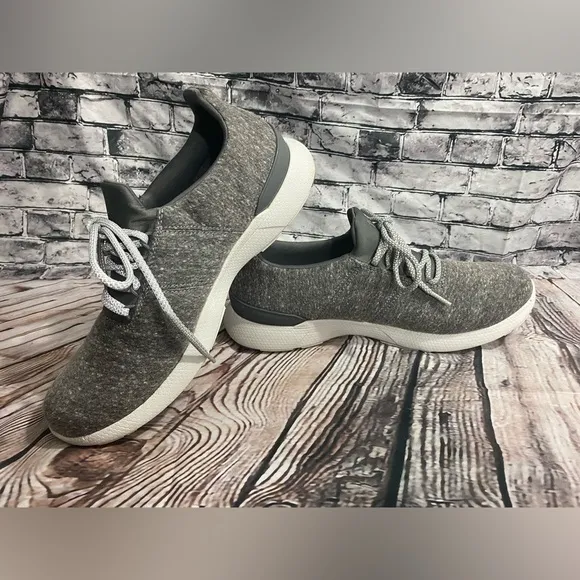 johnnie-O Sneakers Mens Sneakformance Gray Running Shoes Size 10M (6987400)
