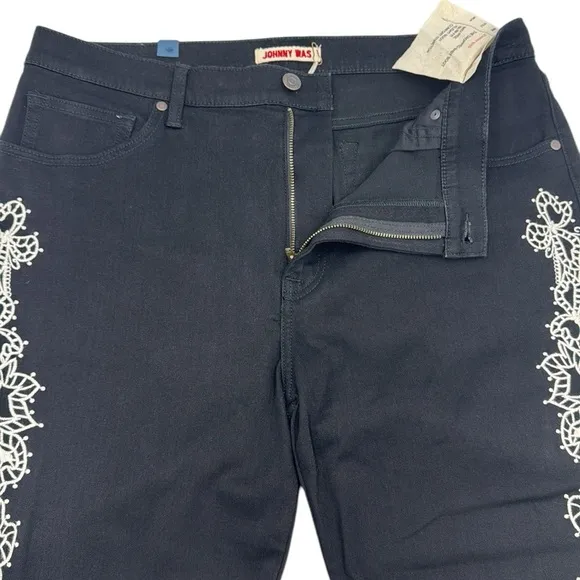 Johnny Was Laurena Cropped Baby Boot Jeans Size 32