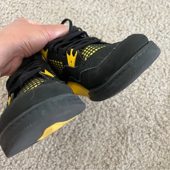 Jordan 4 Retro Thunder (2023)