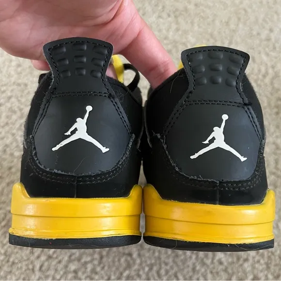 Jordan 4 Retro Thunder (2023)