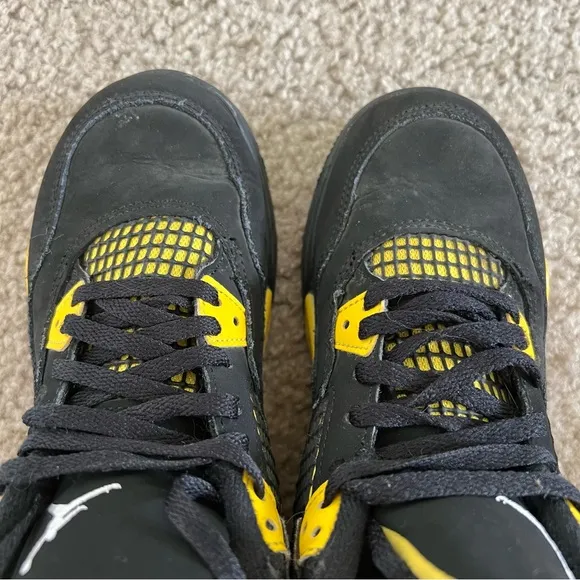 Jordan 4 Retro Thunder (2023)