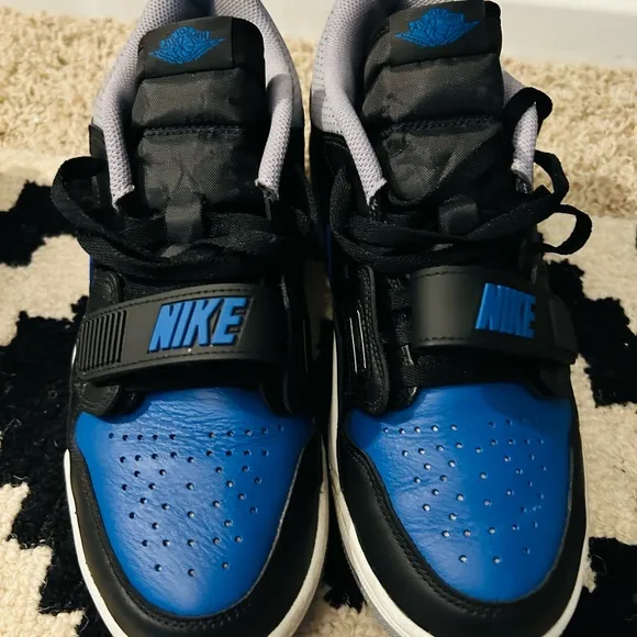 Jordan legacy 312 size 10 men  Blue and Black