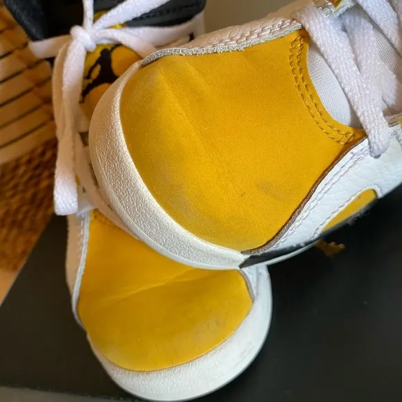 JORDAN Little Kid's Jordan 6 Retro White/Yellow Ochre-Black