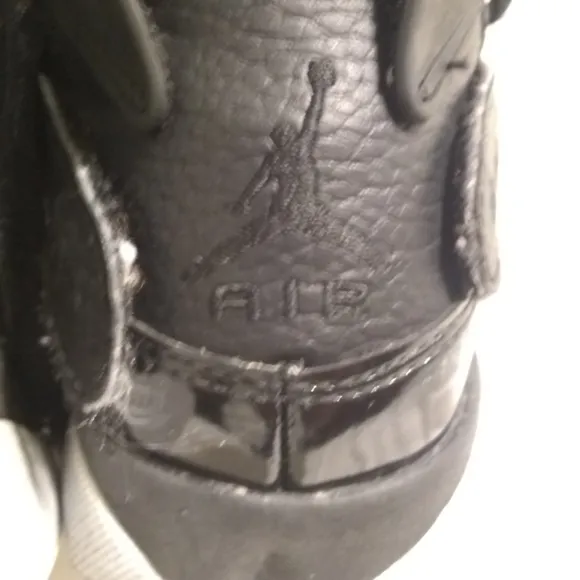 Jordan ( Retro)tennis/ basketball shoes