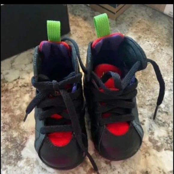 Jordan’s 7 retro BT size 4 todder shoes
