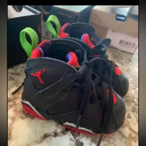 Jordan’s 7 retro BT size 4 todder shoes