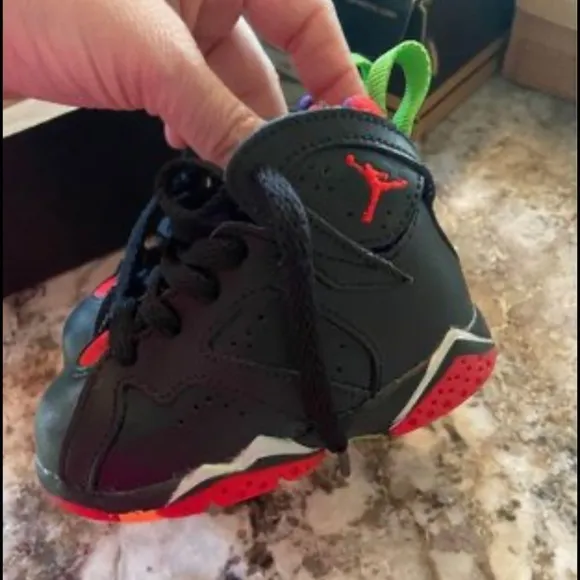 Jordan’s 7 retro BT size 4 todder shoes