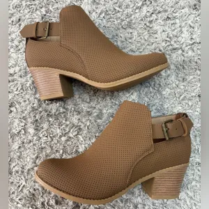 Journee Collection NWT Women's Brown Ankle Boots