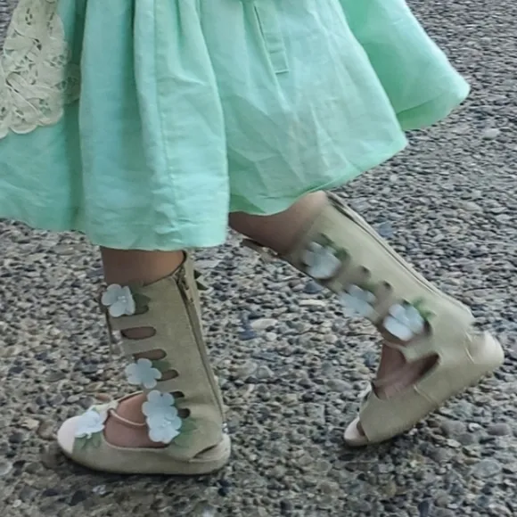 Joyfolie ”Seraphina in gardenia” gladiator boho sandals suede &amp; flowers