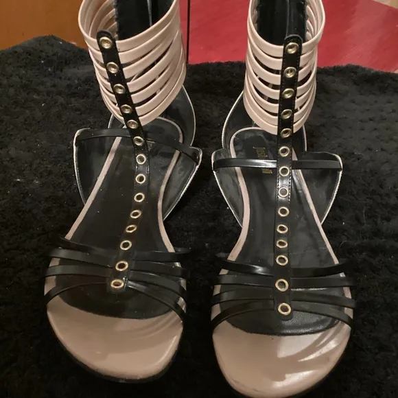 JUST CAVALLI  GLADIATOR STYLE FLAT SANDAS SZ EURO 39