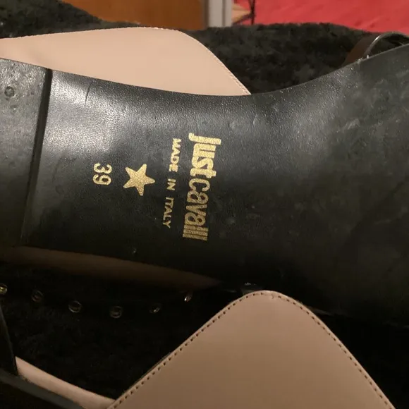 JUST CAVALLI  GLADIATOR STYLE FLAT SANDAS SZ EURO 39