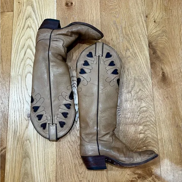 Justin vintage leather cowgirl boots, tan with heart inlay, made in USA size 5