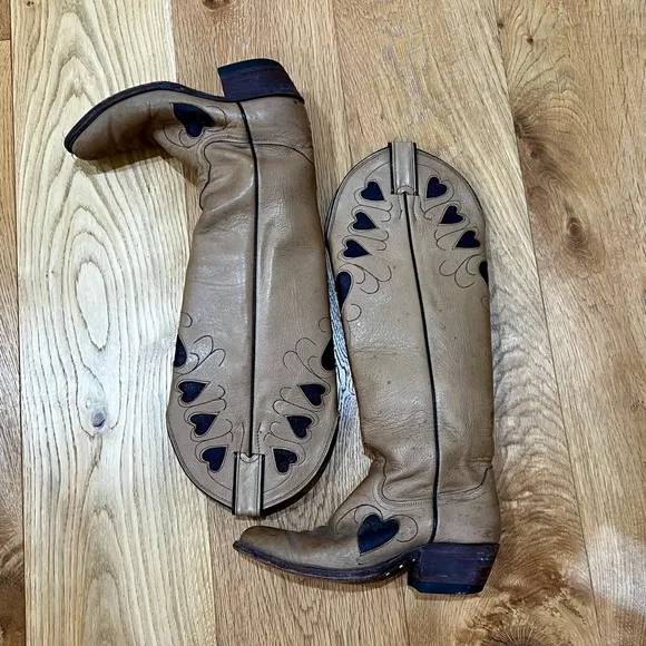 Justin vintage leather cowgirl boots, tan with heart inlay, made in USA size 5