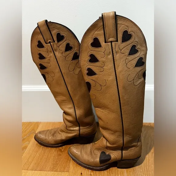 Justin vintage leather cowgirl boots, tan with heart inlay, made in USA size 5