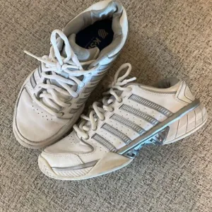 K-Swiss white tennis shoe sneakers size women’s 7