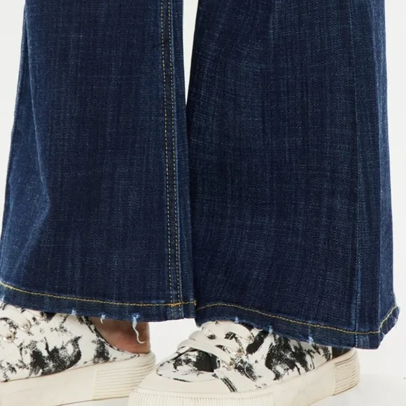 KanCan Mid-Rise Waist Slim Jeans Wide Flare Hem Retro Classic Dark Denim Pants