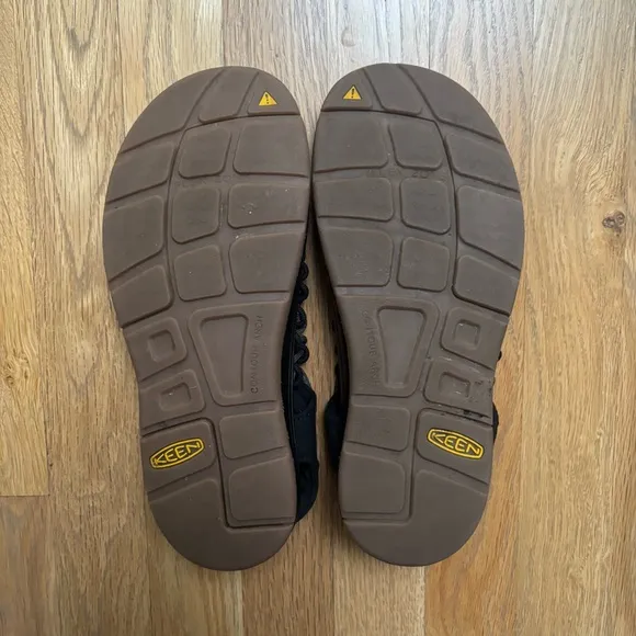 Keen Uneek Classic Two Cord Anti Odor Bungee Black Gray Sandals Sneaker Mens 7.5