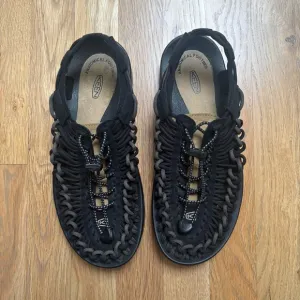 Keen Uneek Classic Two Cord Anti Odor Bungee Black Gray Sandals Sneaker Mens 7.5
