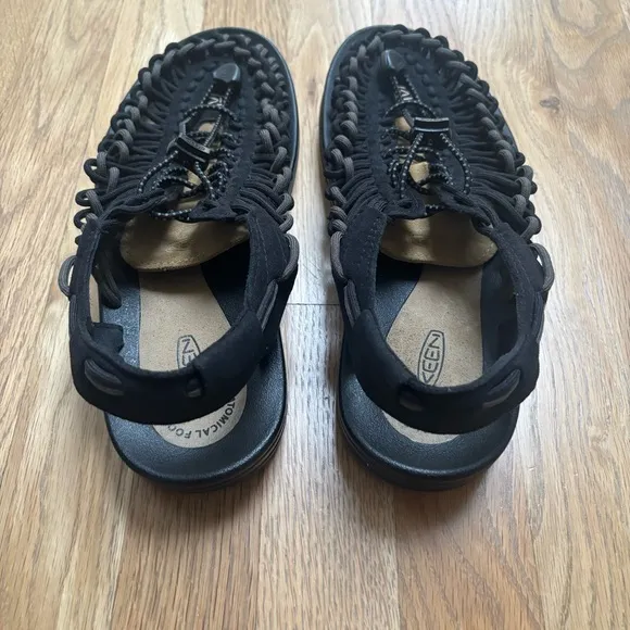 Keen Uneek Classic Two Cord Anti Odor Bungee Black Gray Sandals Sneaker Mens 7.5