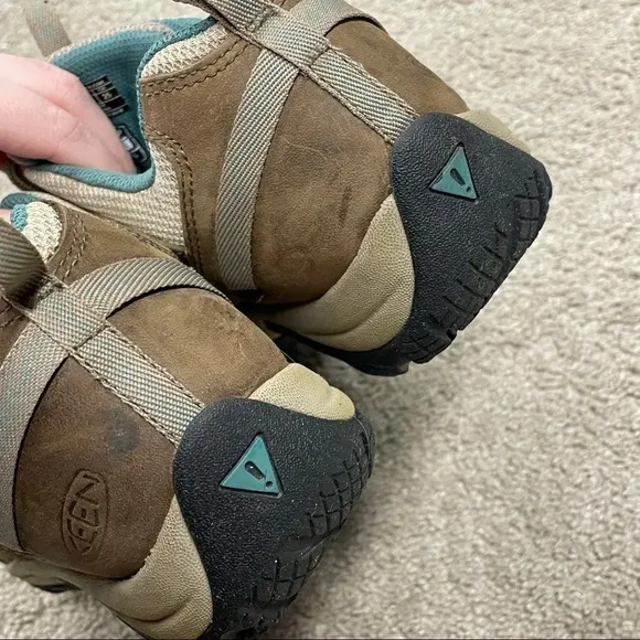 KEEN Women’s Leather Hiking Shoes Outdoorsy Athletic Athleisure Size 8