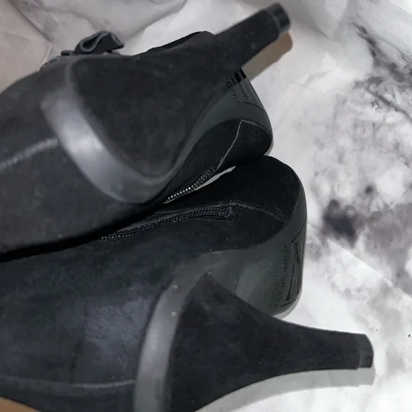Kenneth Cole Reaction Chic Pea Su Knee-High Leather Boots size 9