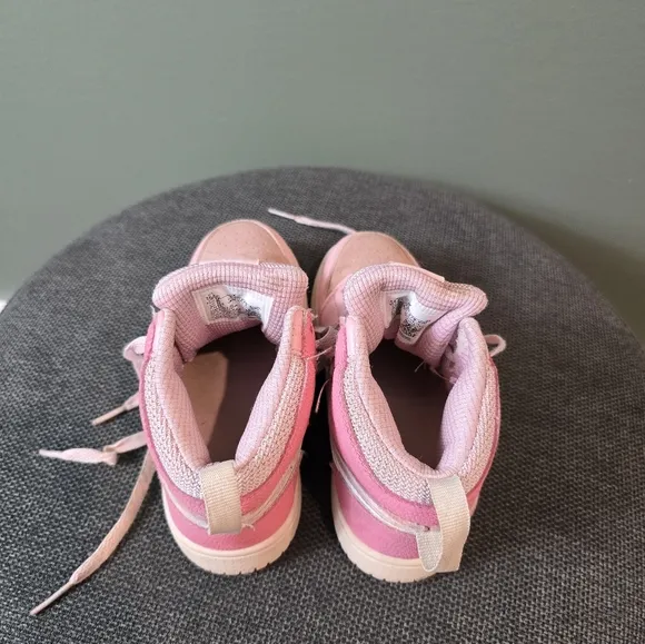 Kids Pink Sneakers Air Jordan 1 Mid ‘Digital Pink’ (kids girls Exclusive) 12,5C