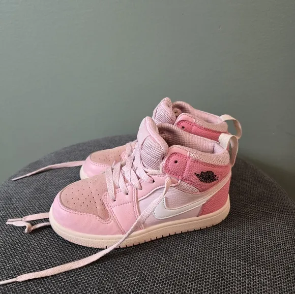 Kids Pink Sneakers Air Jordan 1 Mid ‘Digital Pink’ (kids girls Exclusive) 12,5C