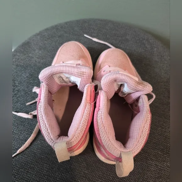 Kids Pink Sneakers Air Jordan 1 Mid ‘Digital Pink’ (kids girls Exclusive) 12,5C