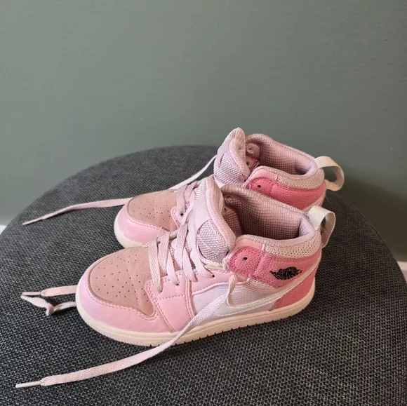 Kids Pink Sneakers Air Jordan 1 Mid ‘Digital Pink’ (kids girls Exclusive) 12,5C
