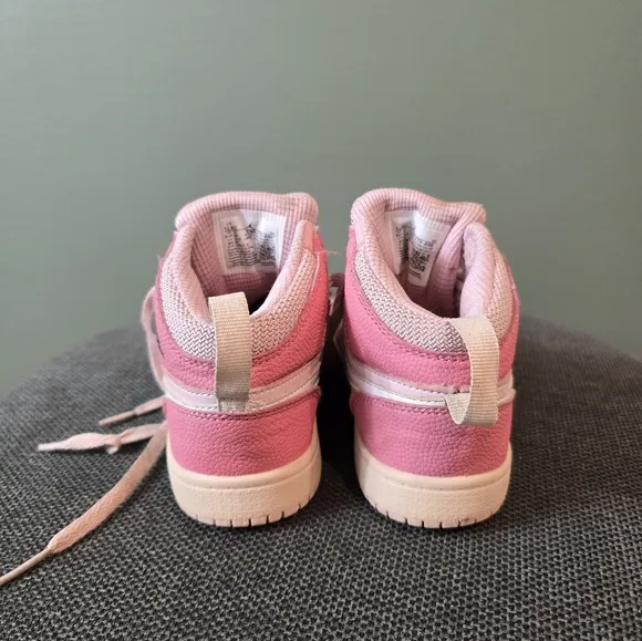 Kids Pink Sneakers Air Jordan 1 Mid ‘Digital Pink’ (kids girls Exclusive) 12,5C