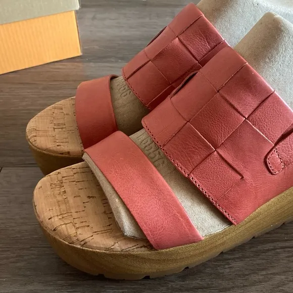 Korks-ease Freya Platform Sandals Dusty Red Leather New with box