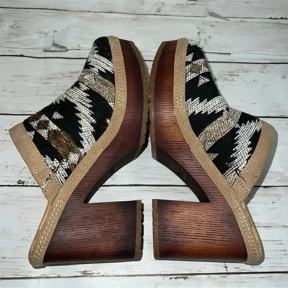 Korks Lori Clog Platform Western Boho Tan Aztec Size 6