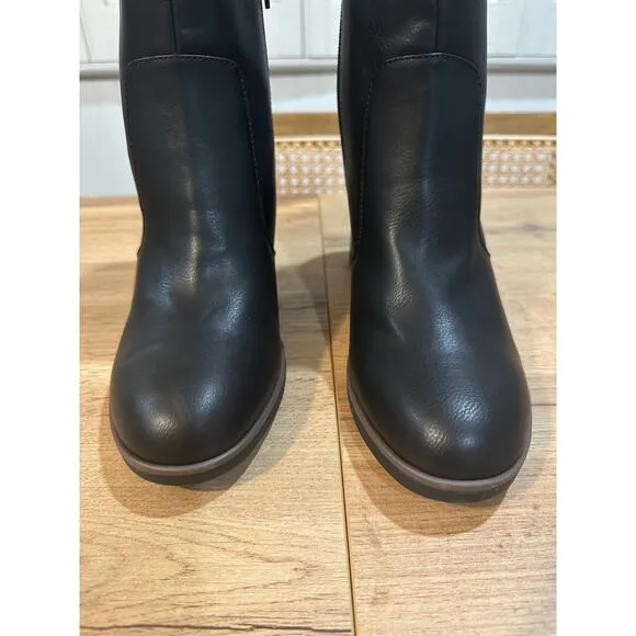 Korks Women's Destiny Black Boots Size 10 NWOT Man Made Upper Chic Flattering