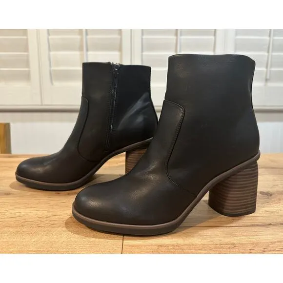 Korks Women's Destiny Black Boots Size 10 NWOT Man Made Upper Chic Flattering