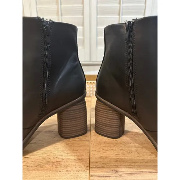 Korks Women's Destiny Black Boots Size 10 NWOT Man Made Upper Chic Flattering