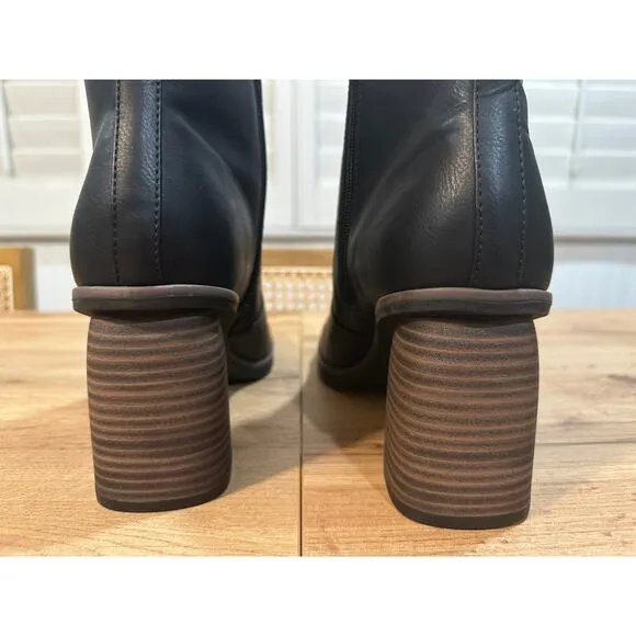 Korks Women's Destiny Black Boots Size 10 NWOT Man Made Upper Chic Flattering